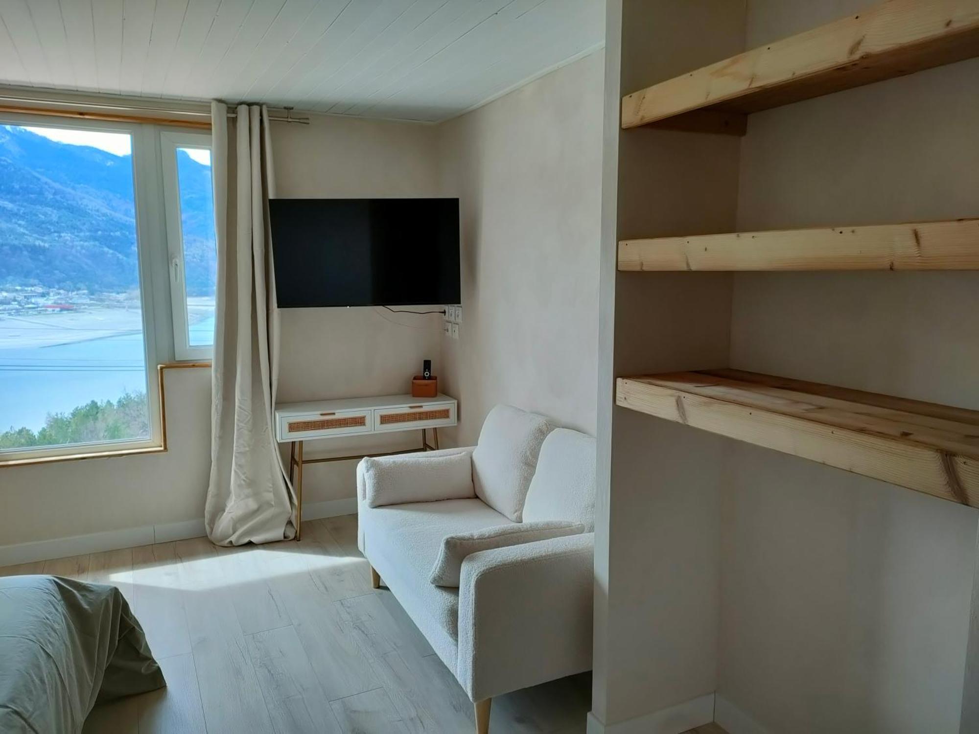 Le Cosy Du Plongeoir - T2 Neuf Avec Vue Sur Le Lac De Serre Poncon Et Grande Terrasse Avec Jardin Savines-le-Lac Kamer foto